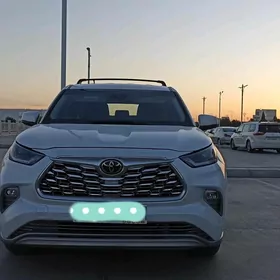 Toyota Highlander 2021