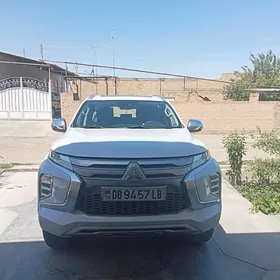 Mitsubishi Pajero 2020