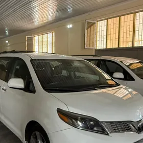 Toyota Sienna 2019