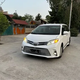 Toyota Sienna 2020