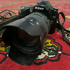 Nikon D 90