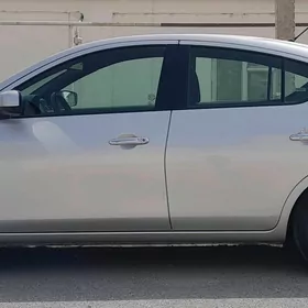 Nissan Versa 2014