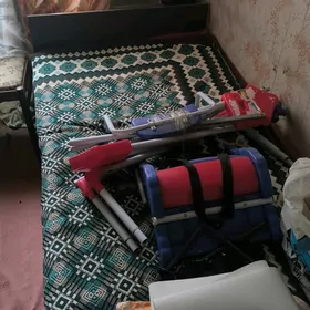 кровать