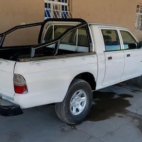 Mitsubishi L200 2003