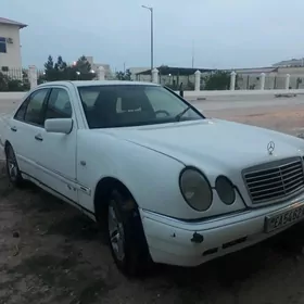 Mercedes-Benz E320 1996