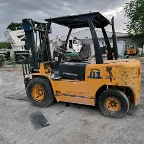 Kara Forklift 2009