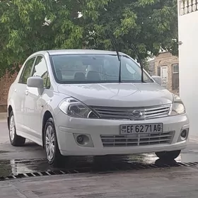 Nissan Tiida 2011
