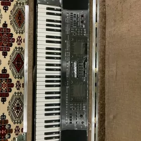 Roland EA-7 sintezator