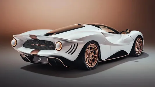 Bary-ýogy 72 sany öndüriler: De Tomaso «P72» superkarynyň seriýa wersiýasyny tanyşdyrdy