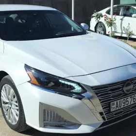 Nissan Altima 2023