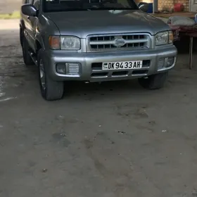 Nissan Pathfinder 2000