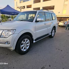 Mitsubishi Pajero 2015