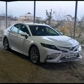 Toyota Camry 2021