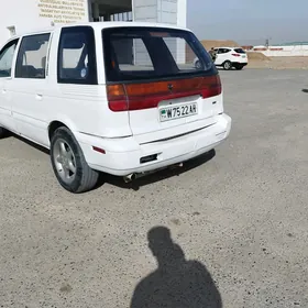 Mitsubishi Chariot 1991