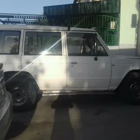 Mitsubishi Pajero 1990