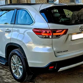 Toyota Highlander 2019