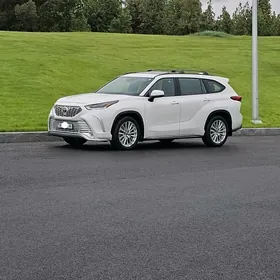 Toyota Highlander 2021