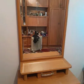 Трюмо с зеркалом