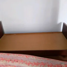 кровати