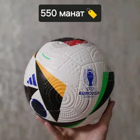 Новый футбольный мяч