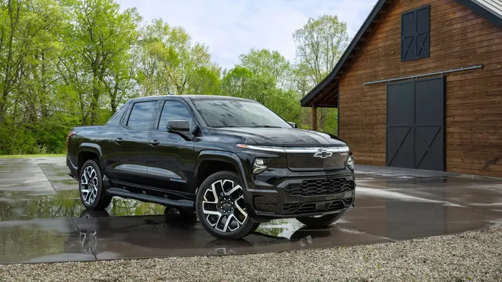 Пикап Chevrolet Silverado EV 2025 года получил новые опции и цены до $98 тыс.