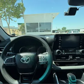 Toyota Highlander 2021