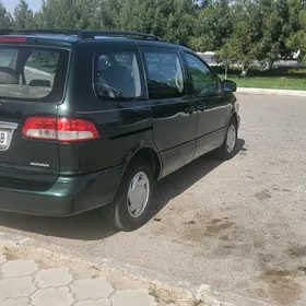 Toyota Sienna 2002