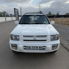 Infiniti QX4 1997