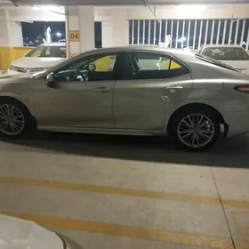 Toyota Camry 2018