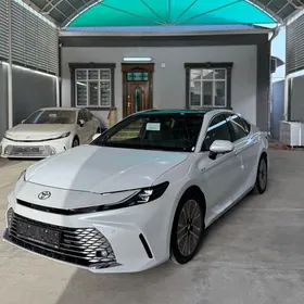 Toyota Camry 2025