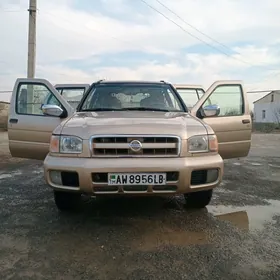 Nissan Pathfinder 2000