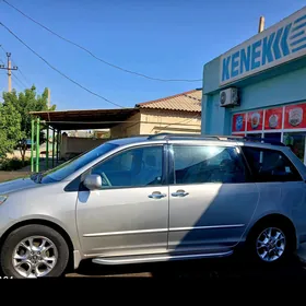 Toyota Sienna 2004