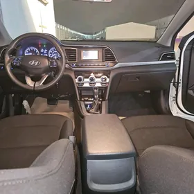 Hyundai Elantra 2019