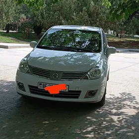 Nissan Versa 2012