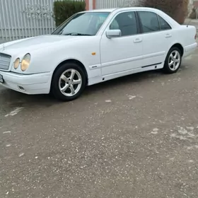 Mercedes-Benz E320 1996