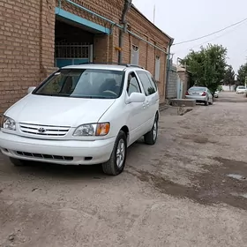 Toyota Sienna 2000