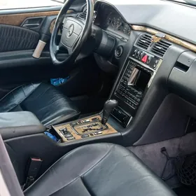 Mercedes-Benz E320 1999