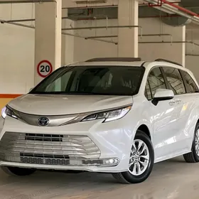 Toyota Sienna 2022