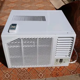 Kondisioner Midea 12
