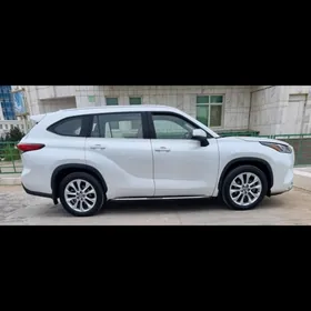 Toyota Highlander 2021