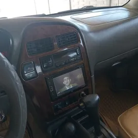 Infiniti QX4 2000