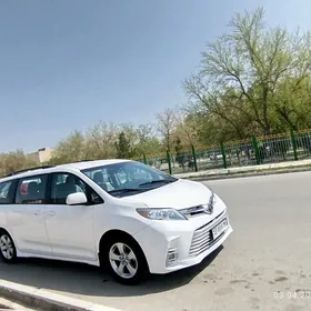Toyota Sienna 2018