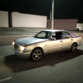 Mercedes-Benz E320 2001