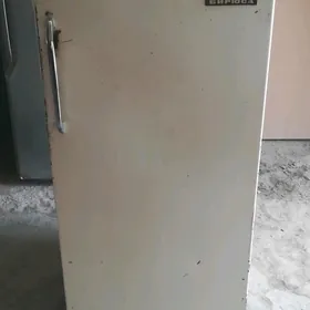 Холодильник Бирюса