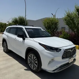 Toyota Highlander 2021