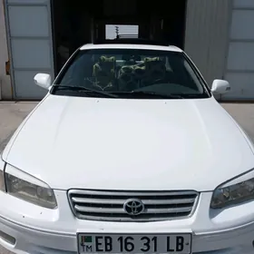 Toyota Camry 2000