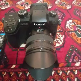 Lumix GH5