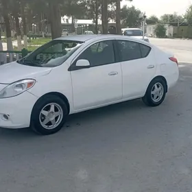 Nissan Versa 2012