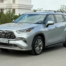 Toyota Highlander 2021