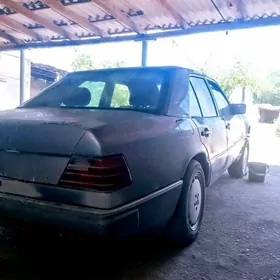 Mersedes Benz 230E